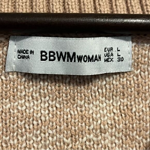 Women's BBMW Tan Houndstooth Sweater Vest - Picture 8 of 9